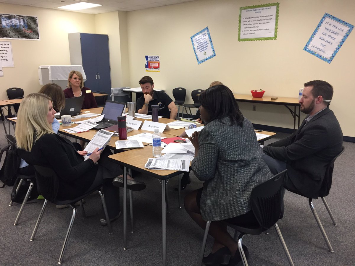 PennyArrington's tweet photo. Boswell's English 1 team shares authentic dialogue and leverages expertise with with ICLE. #abovetheline #PLCproud @boswellhs @NikaDavis11 https://t.co/81HVeQwByY