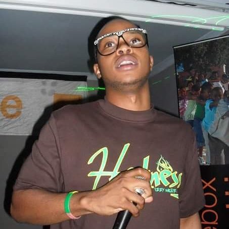 tkmotsisi's tweet photo. #TBT to ~5 years back when I was MCing an event wearing my own clothing label #Hotness at #BullNBush sponsored by @orangebw #10Up #10Over10 https://t.co/HKbujwbmjN