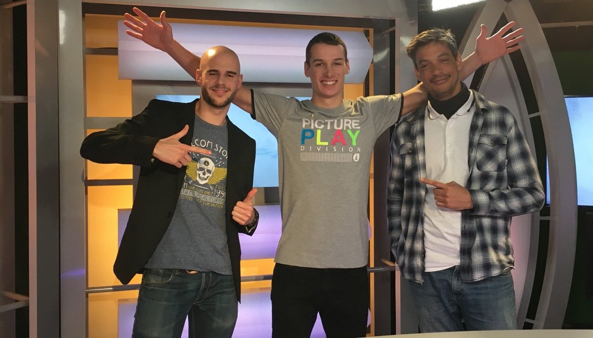 🎿🏂Au menu de #SnowPatrol 👉 <a href="/AntoineAdelisse/">Antoine Adelisse</a>, @SFRFreestyle Font-Romeu, <a href="/FISfreestyle/">FISfreestyle</a> et 🇫🇷 snowboard halfpipe ! Enjoy 😉 !
⏰19h
📺#SFRSport 3