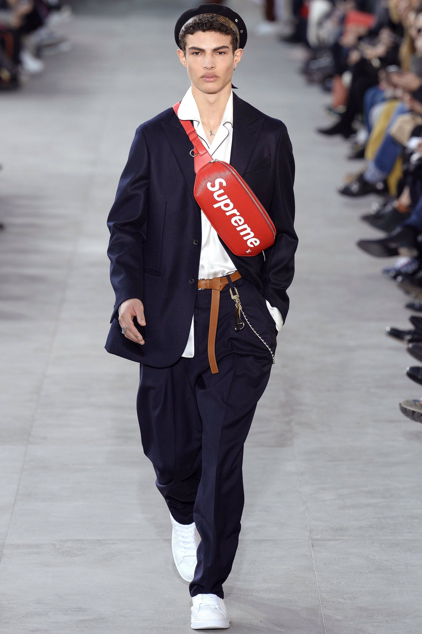 skæbnesvangre Menagerry Vejhus The Supreme x Louis Vuitton collaboration makes its runway debut / Twitter