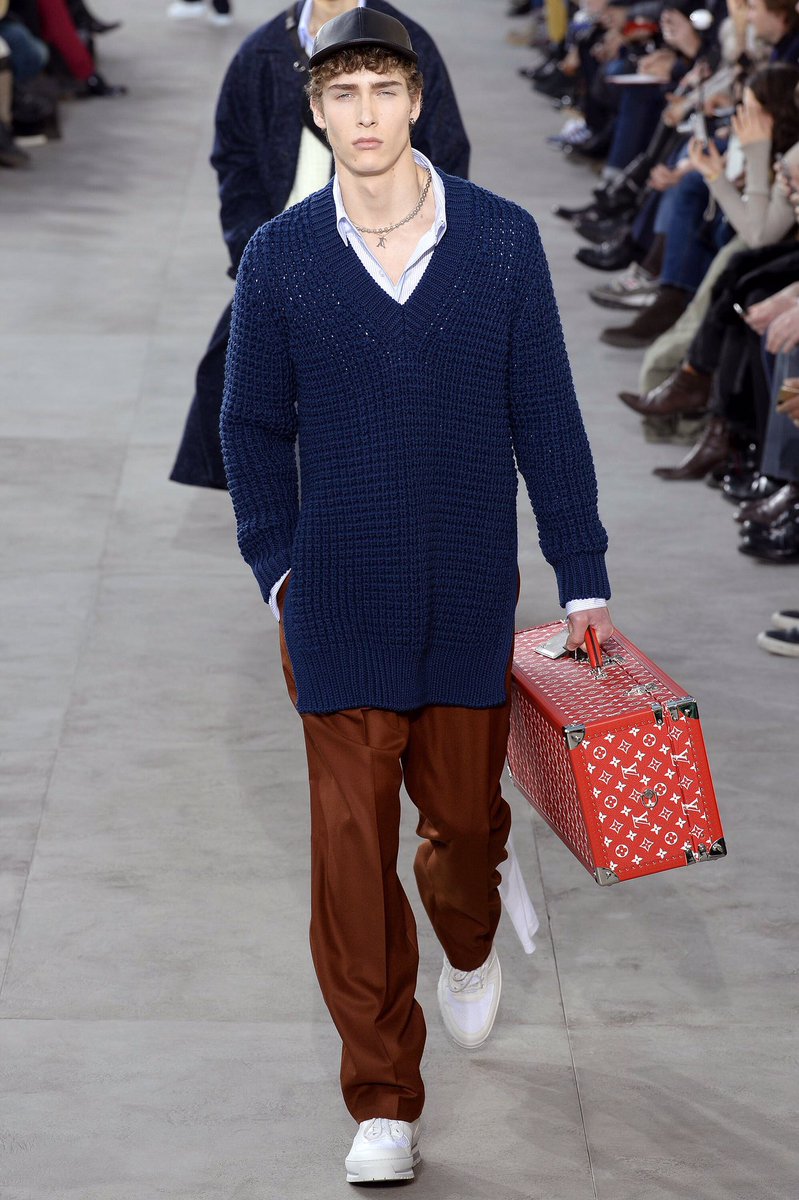skæbnesvangre Menagerry Vejhus The Supreme x Louis Vuitton collaboration makes its runway debut / Twitter