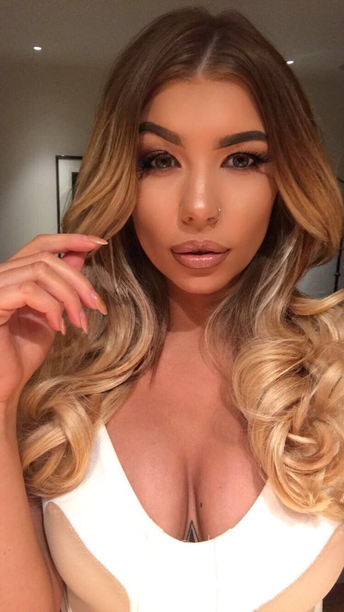 L_SwitchHair's tweet photo. @OliviaDBuck wearing our balayage professional tape in extensions. Her natural hair is short, can you tell? #lswitch https://t.co/dQohrE7nDC