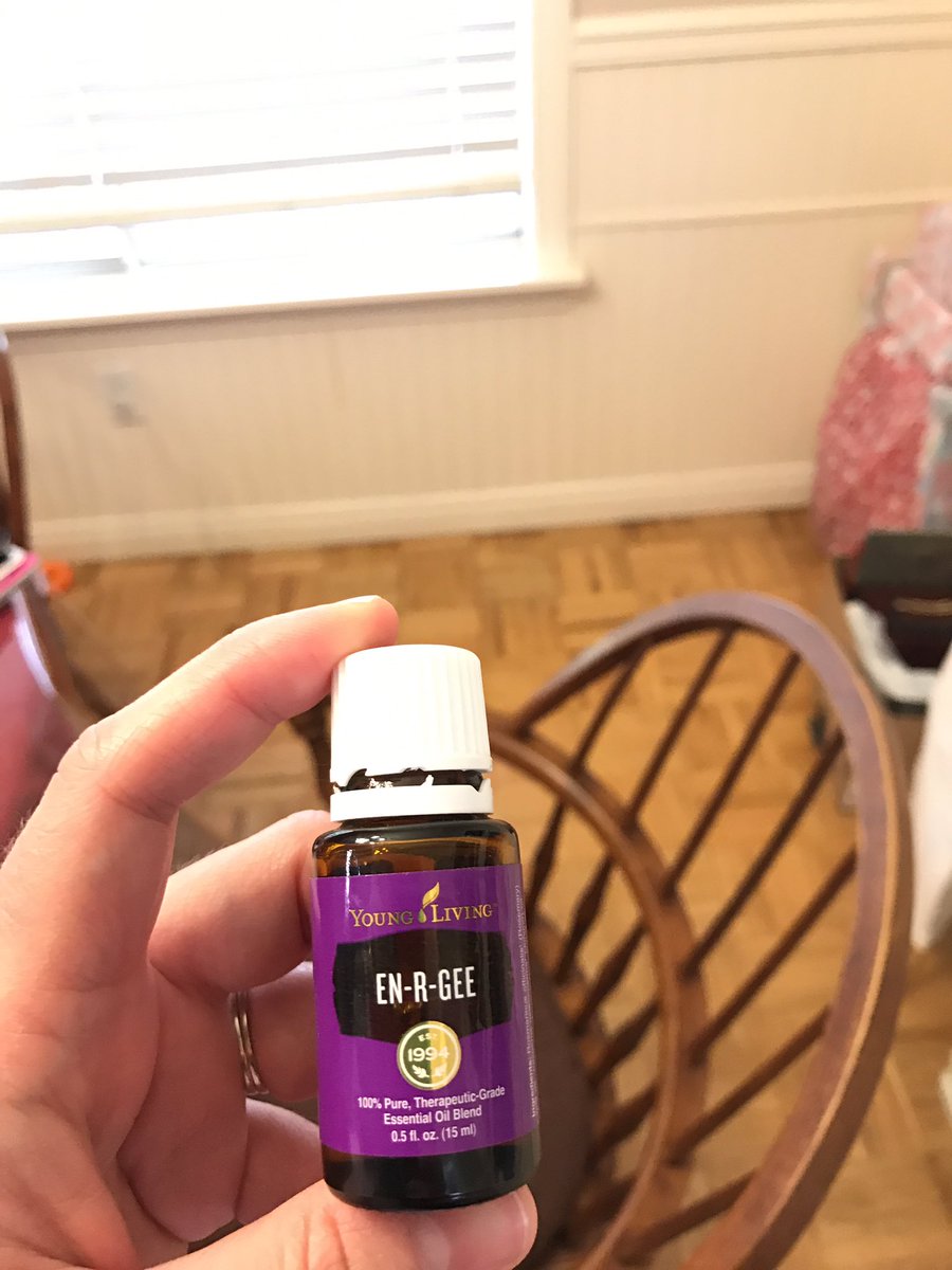 beccarbrinkley's tweet photo. Super busy day calls for a boost! Love my #essentialoils! #yleos https://t.co/Gzt06Io7tL