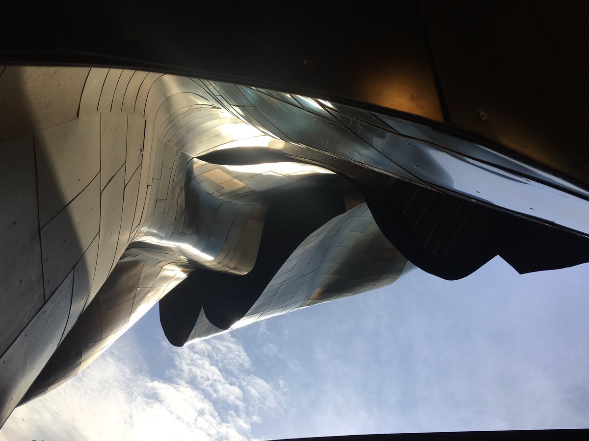 PinkDeb's tweet photo. Dig those #Gehry curves! #SpaceNeedle #seattle #mopop #emp #wa #architecture #experiencemusicproject #gehry #curves #curvey https://t.co/lXnJlzVzH0