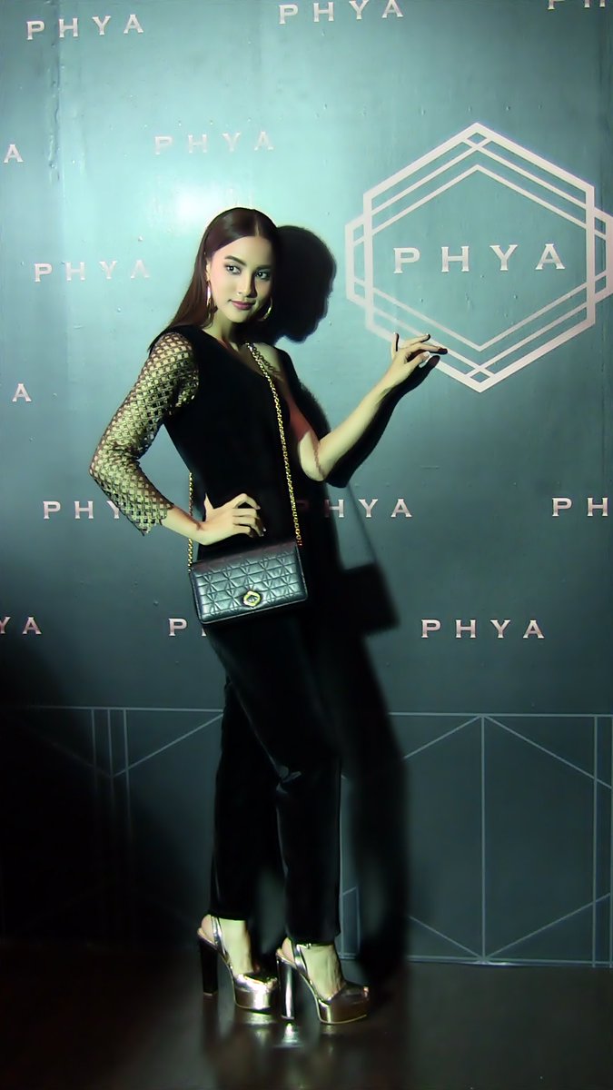 Megreen_G's tweet photo. กรีน Grand Opening of PHYA #greenausadaporn #greenausadapornfanclub #phyaphiilo #phya #phyaphilo #grandphya #อย่าถามหาความชัดT_T https://t.co/TLXybX1c24