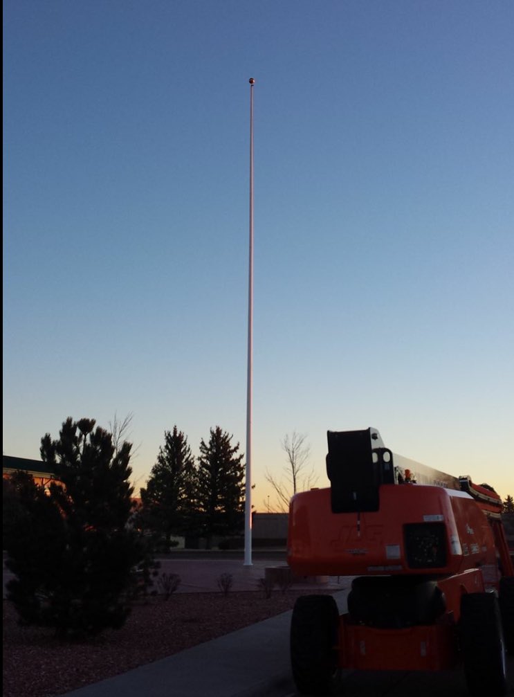 MaganRae's tweet photo. @realDonaldTrump -Day 6 of NO American Flag being flown on Ft Carson CO Army installation #unacceptable #disgraceful #Fixthis #please https://t.co/0R59SFi3EG