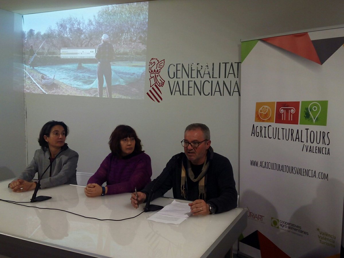 CoopsAgroCV's tweet photo. Nuestras #cooperativas, @coopviver, #Clotd'enSimo y #Campoenguera, presentando sus zonas de producción y #AOVE @c_valenciana #oleoturismocv https://t.co/4OQepDliLq