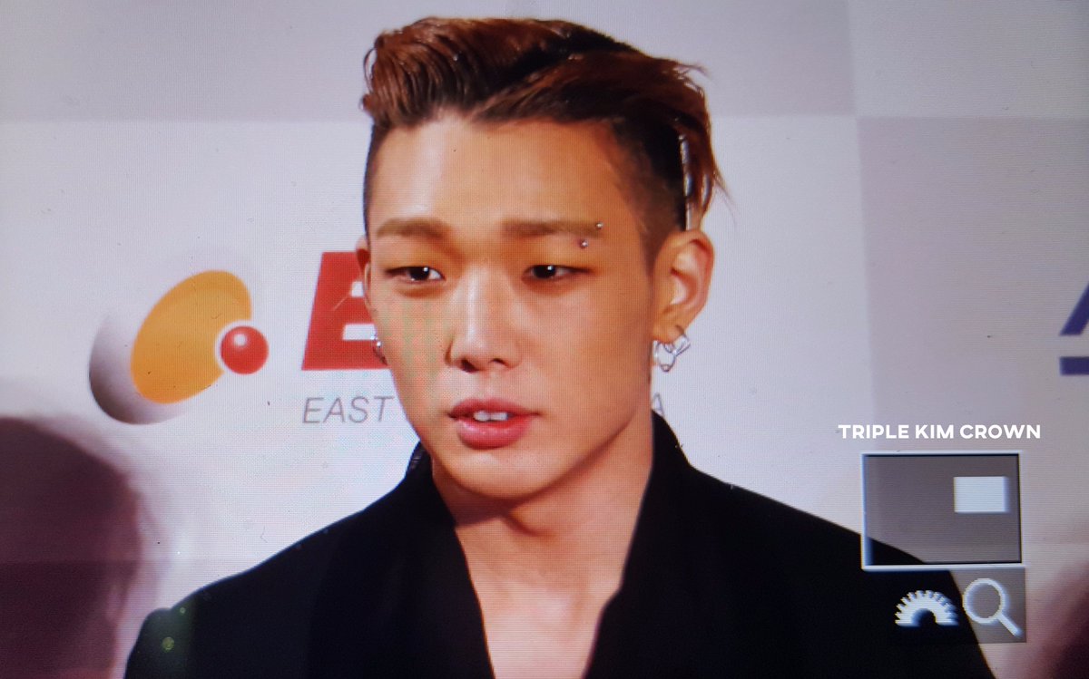 triplekimcrown's tweet photo. 170119 서가대 레드카펫 🐰
#바비 #BOBBY https://t.co/qME55F6haj