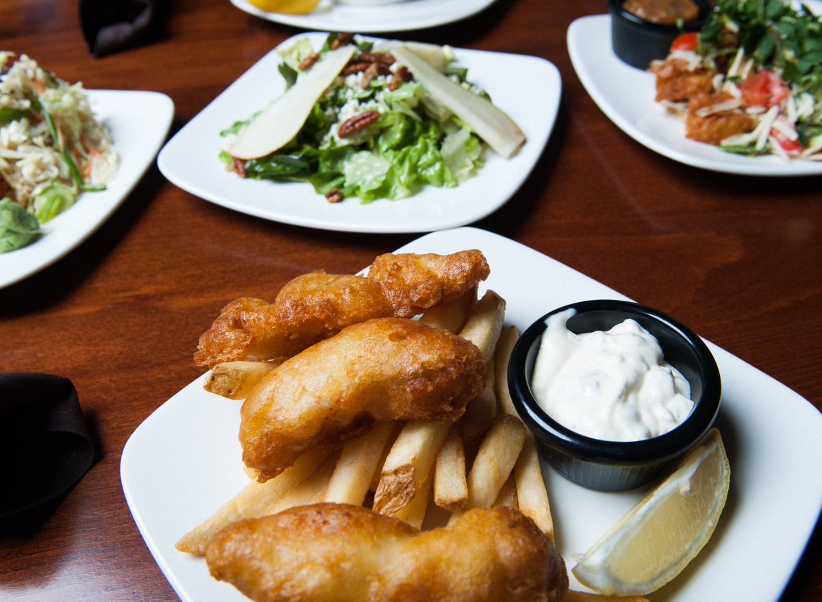 BigFish_Grill's tweet photo. BEST happy hour in town daily 3-6 &amp; 9-CL  Food specials $4 - $8!  #clamchowder #salads #fishandchips #fishtacos #chickentenderloins #ahituna https://t.co/k2jd3M23r5