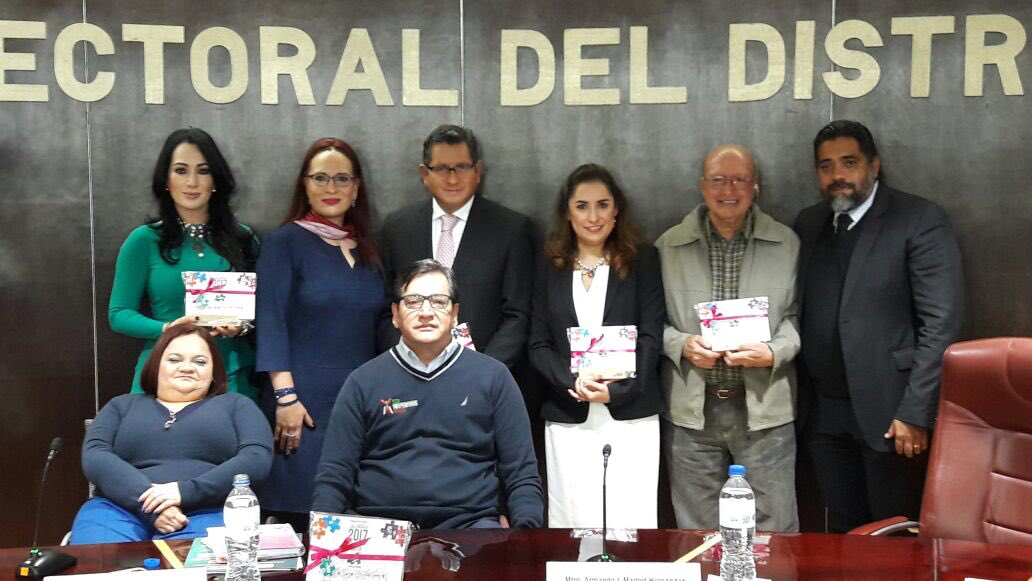 TECDMX's tweet photo. Agradecemos al Magistrado #GustavoAnzaldo instituciones y organizaciones que se sumaron a este gran esfuerzo.
#IncluyeTEDF #Calendario2017 https://t.co/6wYpABoBFO