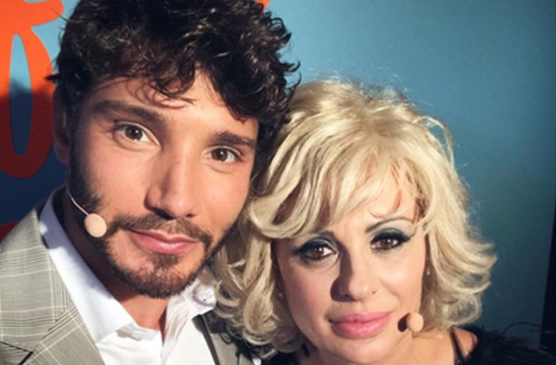 sologossip's tweet photo. #Isola 2017, sembrerebbe ormai confermato il ruolo che avrà Stefano De Martino... https://t.co/MPeh2uz34r https://t.co/VEpLOBNmDI