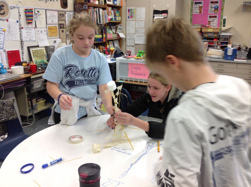 EmmettMichele's tweet photo. Stem design challenge. 5th grade gt. @Donald_ES #lisdstem #donaldstemlab https://t.co/CM8mXIsoXp