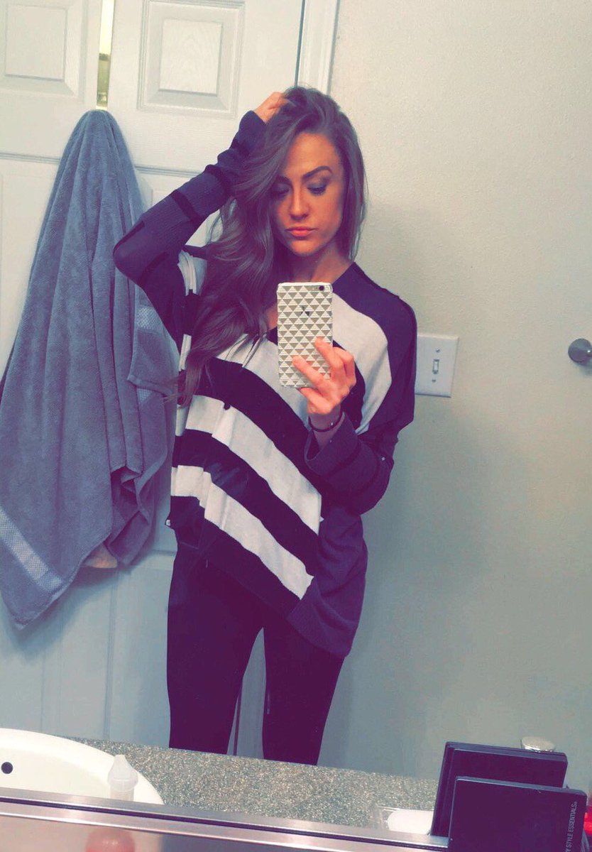 KB1101's tweet image. This time next week I&apos;ll be on VACAAATIOOON🙌🏻🍾✌🏻🚗 #noadultingallowed