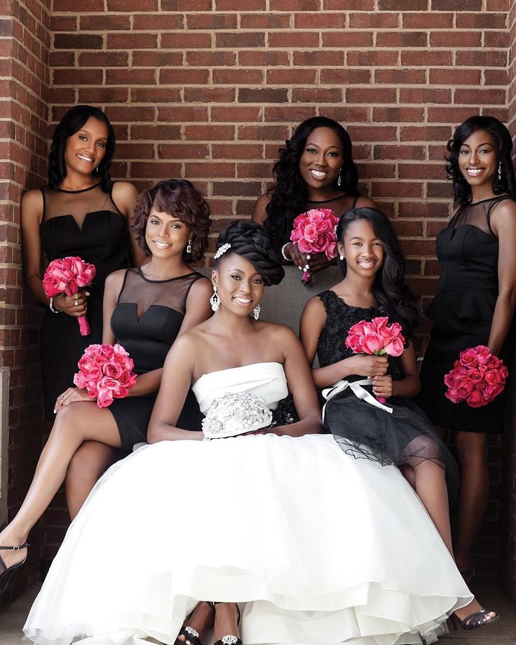 KOKOTV_Weddings's tweet photo. #KOKOnuptials: Let the #groomsmen's #girlfriends get worried when they see the #bridesmaids https://t.co/RqhwBDOTRz #Nigeria #naijaweddings https://t.co/MlrkeVWslX