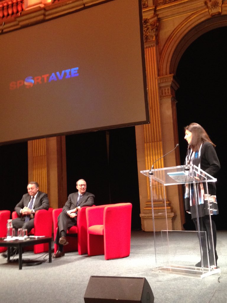 Epara_Epara's tweet photo. Restitution des JO de Rio 2016 avec le collège Besson en présence de Anne Hidalgo à L'HDV.@Anne_Hidalgo @f_calandra @jfmartins https://t.co/tcKZZ5ZRqA