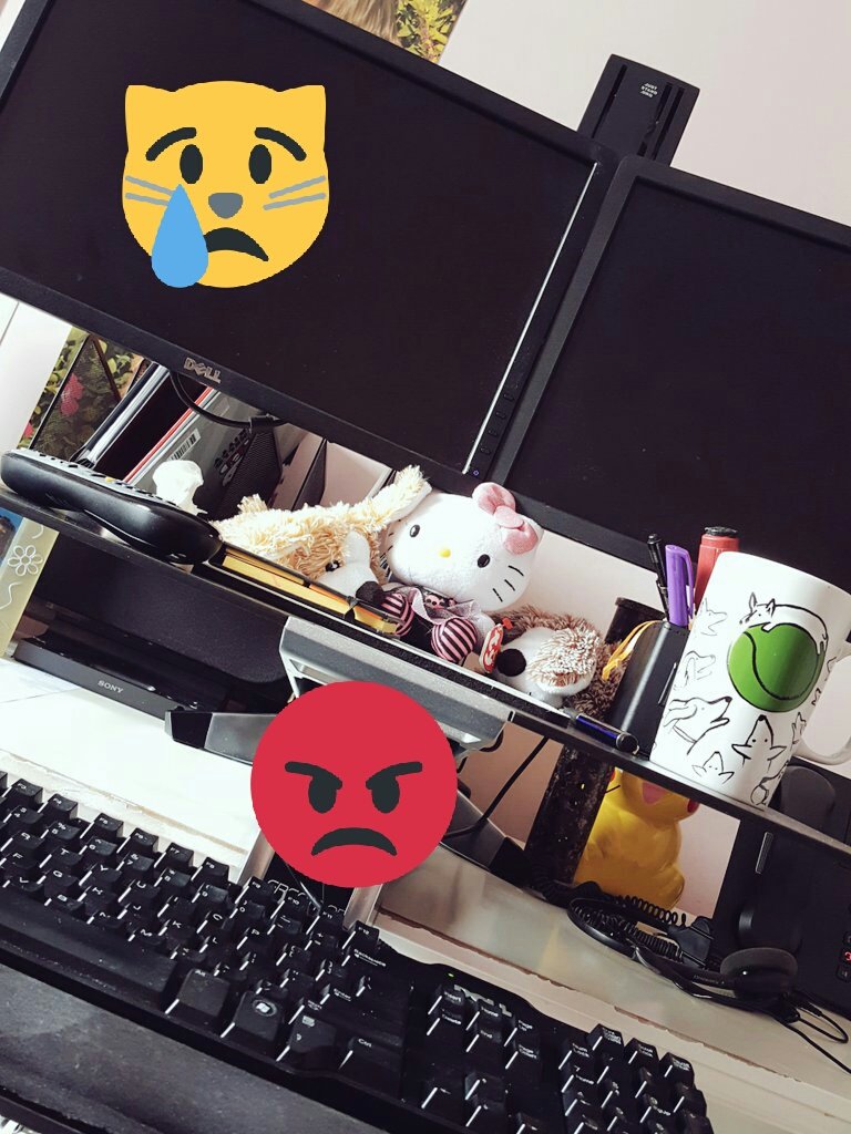 yvetteislovley's tweet photo. #WorkFromHome I'd rather be in bed. https://t.co/mtHOcb3Mol