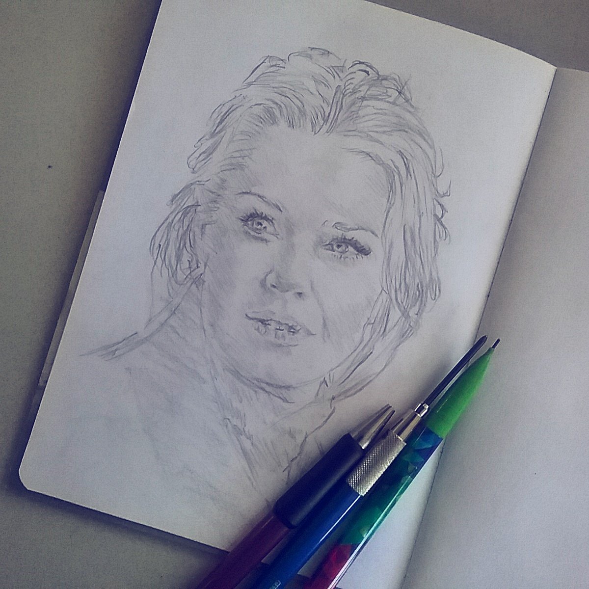 guitar_brain's tweet photo. @RebeccaRomijn the BEST guardian ever!! I really hope they don't end on sunday. #fanart #draw #dibujo #thelibrarianstnt #pencilsketch https://t.co/Ef72GgvqiN
