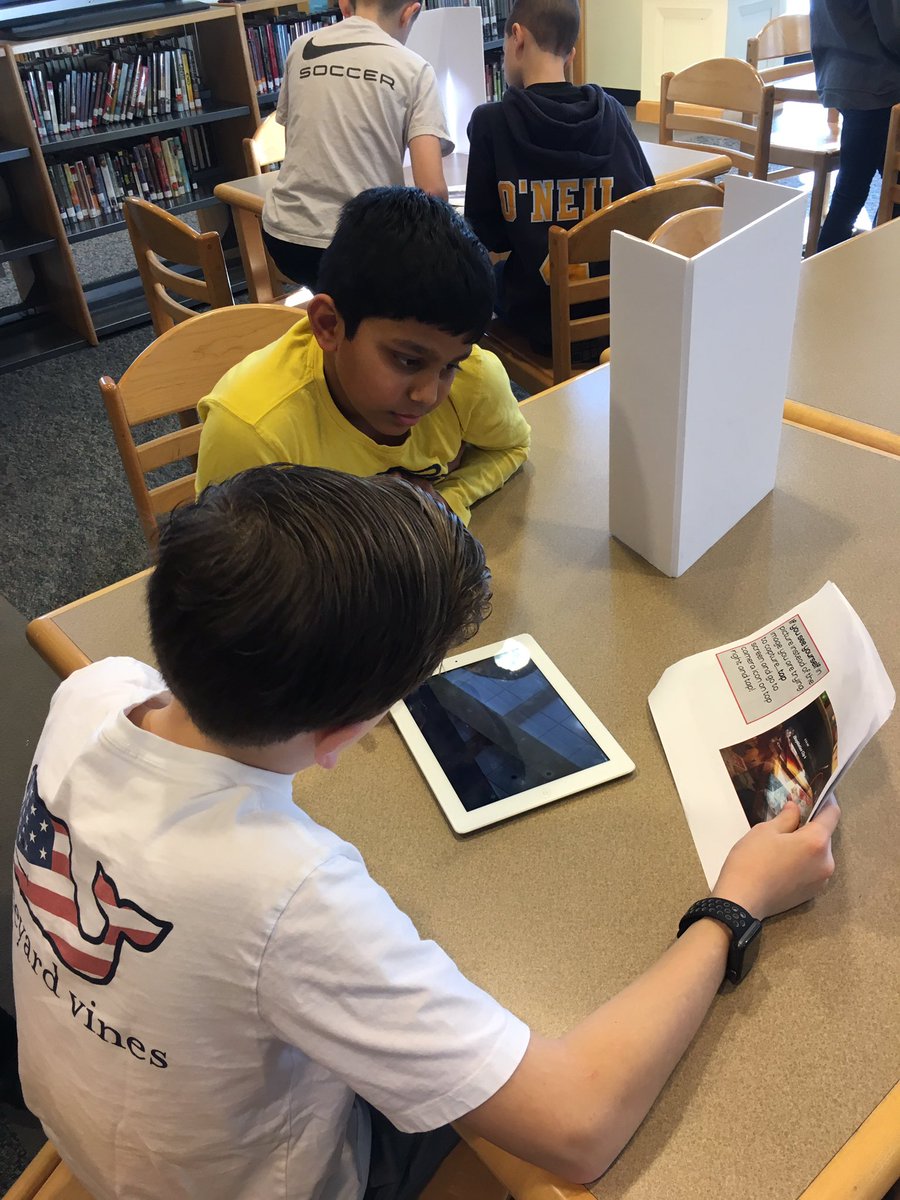 MrsSouzaLMS's tweet photo. Learning in action with #lmsmakerspace!! Thanks @beckypetrin for teaching us! https://t.co/Hb9NLyv49F