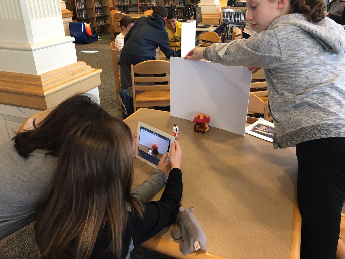 MrsSouzaLMS's tweet photo. Learning in action with #lmsmakerspace!! Thanks @beckypetrin for teaching us! https://t.co/Hb9NLyv49F