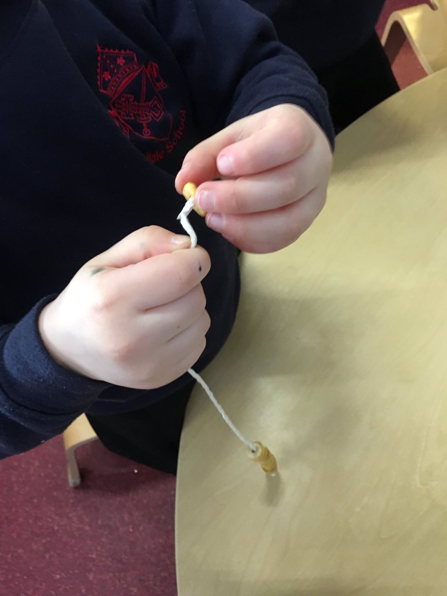 HaleNursery's tweet image. Excited and learning.Looking after our wildlife. #RSPB_learning #earlyyears #outdoorlearning #BigSchoolsBirdwatch #surrey