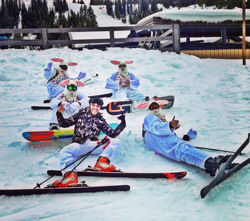 billyrovzar's tweet photo. Por que seguir a un conejo cuando puedes tener opciones #tbt #vail #wereback #skiing #niev… https://t.co/4sNCvAgOBo https://t.co/Tv6C1I8uNE