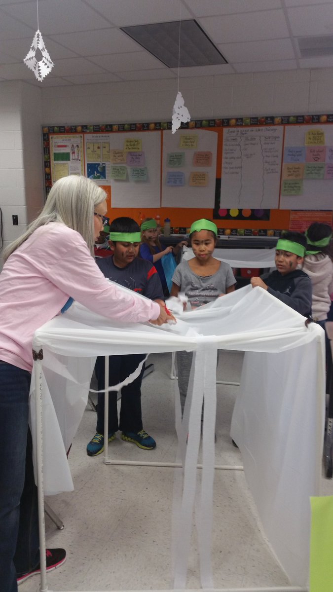 dinsari's tweet photo. Mrs. King's 3rd graders create a model White House with Challenge Island's in-school field trip! #liberty17 https://t.co/xUfzoDojcu