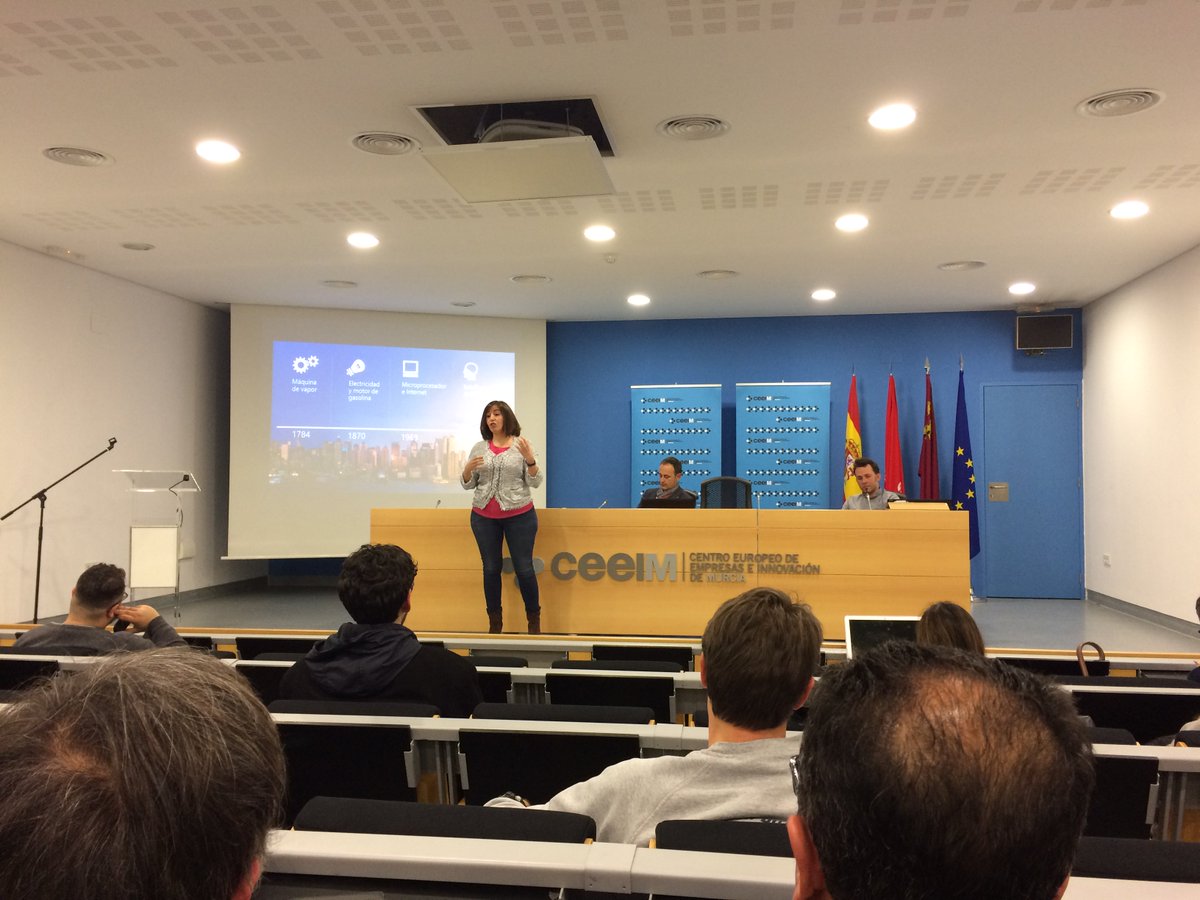 byprox's tweet photo. Charla de @esterdenicolas de @MicrosoftES sobre Realidad Mixta en @CEEIM_MURCIA @infoRMurcia https://t.co/jK4D9GTPxf