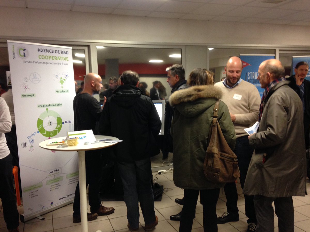 OpenFlexo's tweet photo. Affluence sur le stand @OpenFlexo à #intervoeux 2017 cc @IMTAtlantique @StartupOcean https://t.co/fjkJt8xpMJ