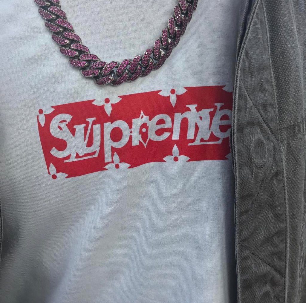 SupremeAccess's tweet photo. @SupremeAccess Supreme/Louis Vuitton Bogo. RT if you're copping this 🔥👀 https://t.co/6nU1ZZXKDT