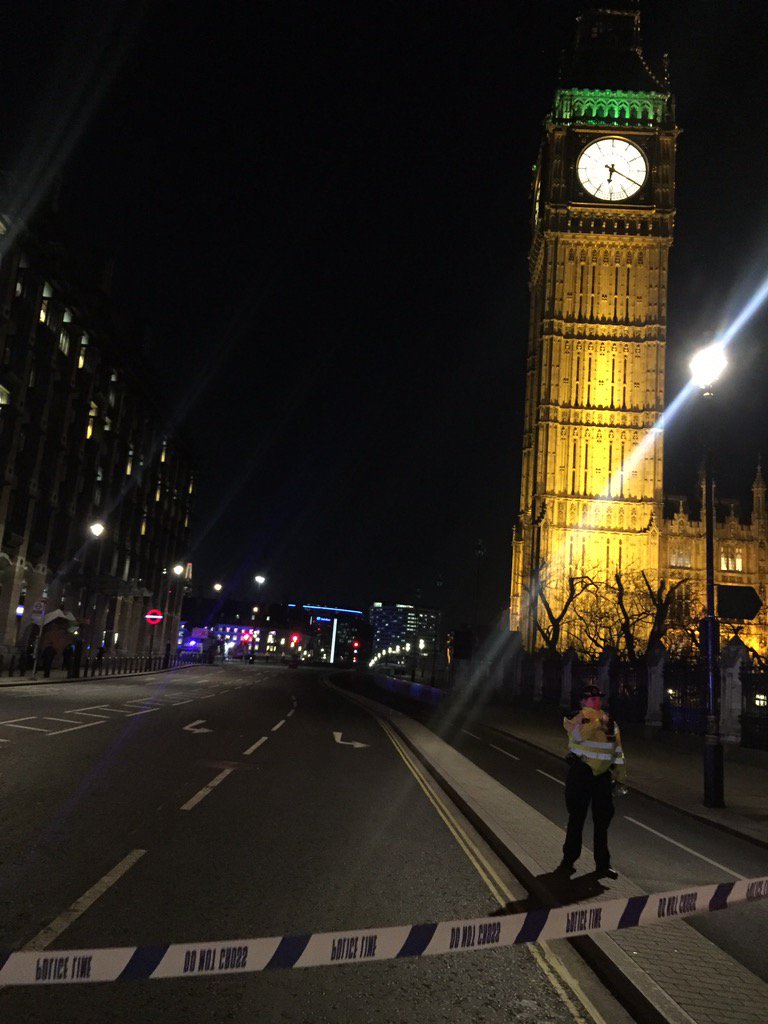 SimonGar01's tweet photo. Westminster shutdown. Unexploded WW2 bomb... https://t.co/eS44aUJqS6
