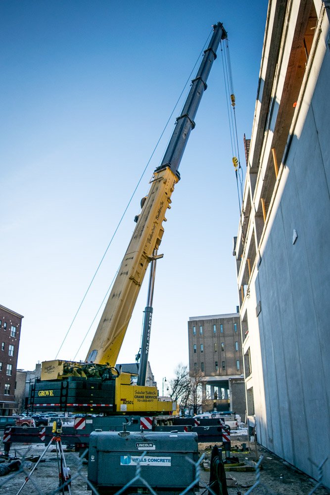 DowntownFargo's tweet photo. Walls go up pretty quick when your sections are this huge. #downtownfargo #robertscommons https://t.co/RZPuCJxCEx