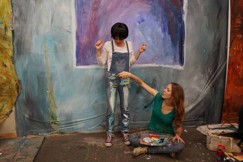 AlexaMeadeArt's tweet photo. Behind the scenes painting @KalieAcheson of @Animi_Design. https://t.co/B2cuev3Gpl