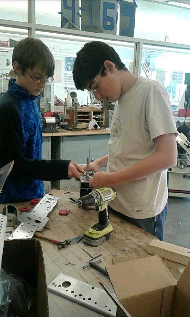 LSrobotics's tweet image. Week 2!! Building has begun, get amped for this robot! #omgrobots #firststeamworks #warriorrobotics