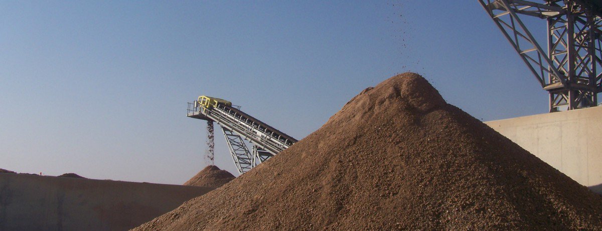 DroneDeploy's tweet image. “Drones are safer, faster, and about half the cost as compared to traditional ground-based volumetrics.”  hubs.ly/H05YJMM0