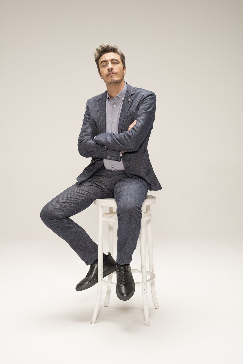 Webl0g's tweet photo. #IlTestimone Dal 20/1 h23.15 su @TV8it il nuovo viaggio lungo 10 settimane di @pif_iltestimone. Apre la serie l’incontro con @RobertoBolle https://t.co/IQ2XiYPpFm