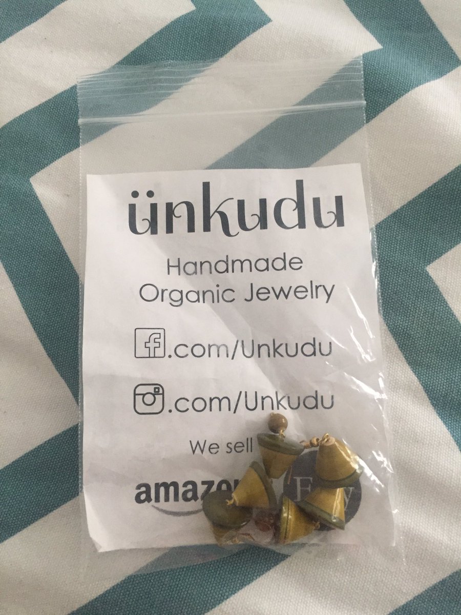 delaliho's tweet photo. Just got these super cute earrings from #unkudu a #organic #jewelry making business. https://t.co/xSBEwkD2EH