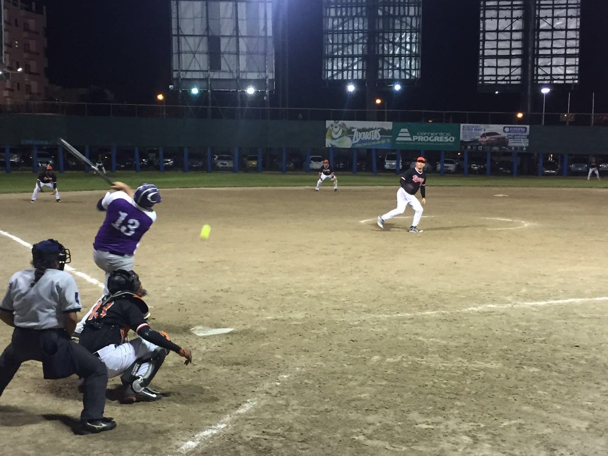 Hoy a las 19 y 21 hrs en el VH2 gran duelo etapa de clasificación de la Liga Mayor <a href="/SOFTBOLGUA/">ASOSOFT GUATEMALA</a> Lanquetin (13-0) vs Huevos Mañaneros (12-1)
