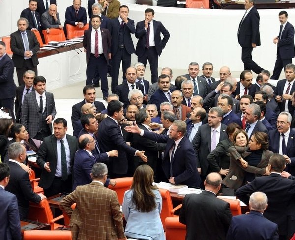 ArzuKaradumann's tweet photo. Yarın #KarneGünü
1.Sınflar ilk kez karne alacak
Umarım GAZİ MECLİSİMİZE yakışır niteliklere haiz ve MİLLETE faydalı olurlar #BirİnsanıSevmek https://t.co/rEyrXxrlI3