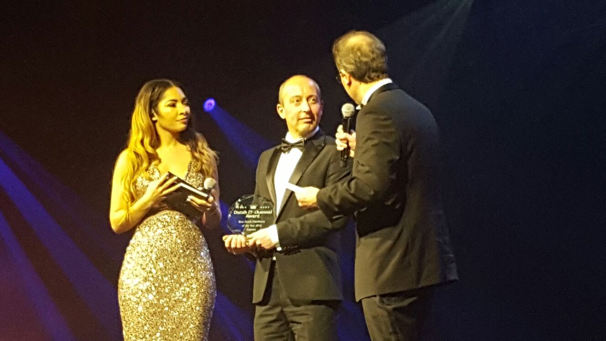 copaconederland's tweet photo. Ja we hebben gewonnen! Copaco wint de Best Dutch Distributor of the Year award! #DutchITAwards #trots https://t.co/q42H0sFANF