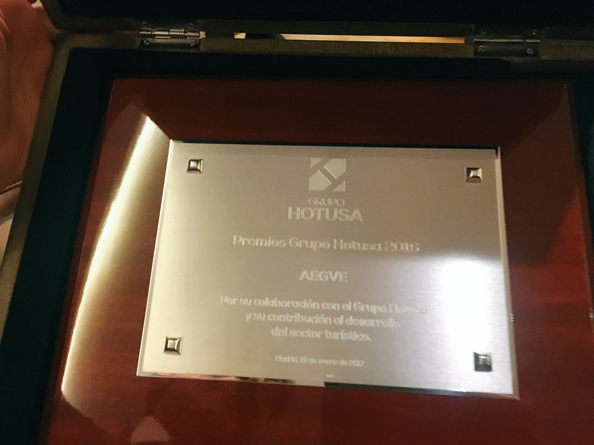 aegve_'s tweet photo. #AEGVE premiado por el grupo @Hotusa a la mejor asociación por su contribución al desarrollo del sector @Eurostars #MadridTower #aegve2017 https://t.co/VIVc23AAZl