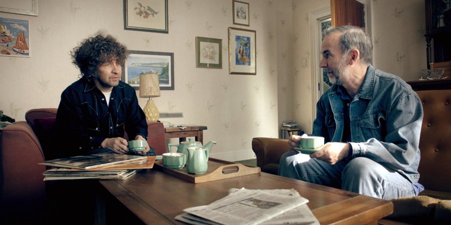 BBCFrontRow's tweet image. "@eddiemarsan's having time of his life as Bob Dylan. Can't help but love #UrbanMyths" 
@JNRaeside to @bbckirstylang bbc.co.uk/programmes/b08…