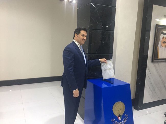 Urgent_3's tweet photo. وزير الصحة الدكتور جمال الحربي قدّم كشفاً بذمته المالية لهيئة مكافحة الفساد https://t.co/sHnBAAhMmy