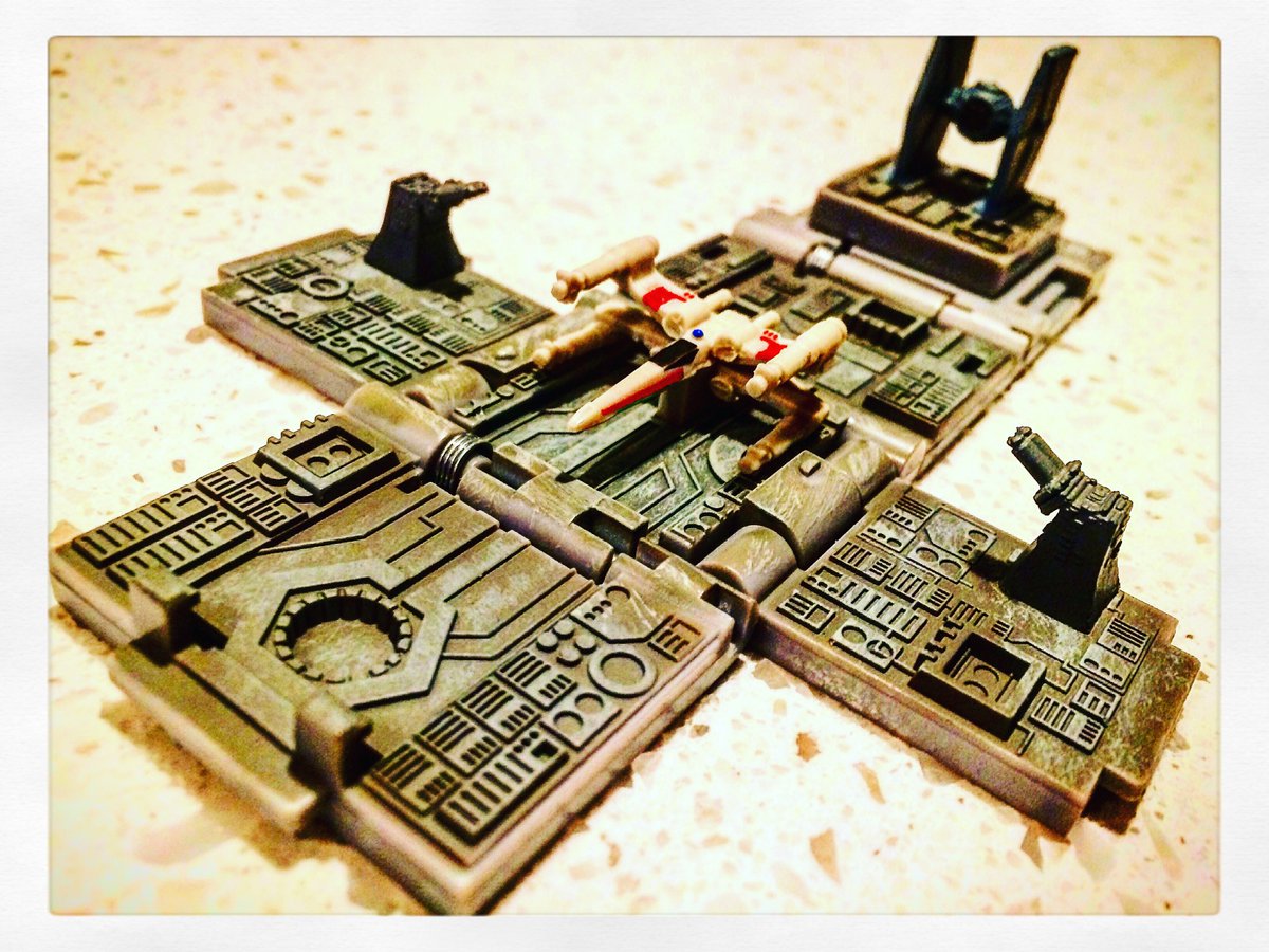 SnitVlogSki's tweet photo. Star Wars blaster box. Great display piece. #starwarstoys #starwars #starwarsrogueone #blasterboxes https://t.co/pMFcCL2gRs