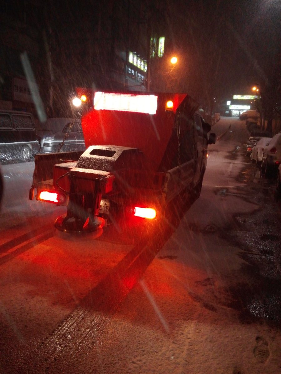 #성남시 #태평2동 관내 이면도로 제설작업에 직원들이 새벽부터 너무 수고하시네요^^*
