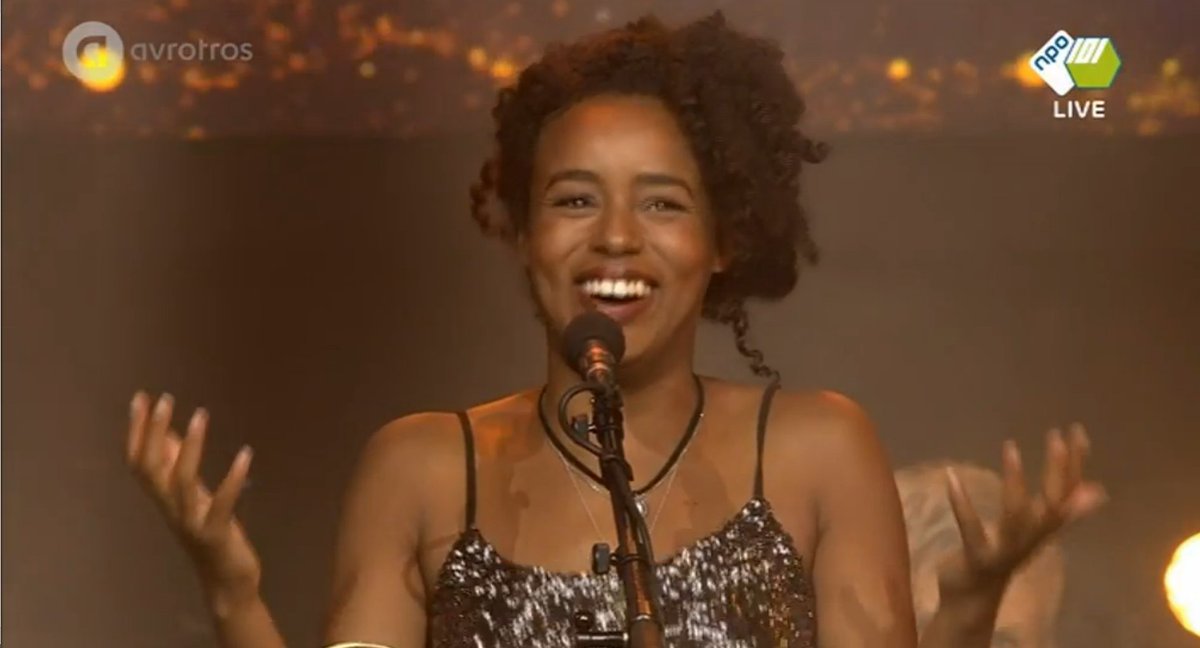 FunX's tweet photo. FunX-dj Eva wint de Marconi Talent Award voor Aanstormend Talent. Gefeliciteerd @EvaCleven https://t.co/FsGciXWYlo https://t.co/ZTQytiMFO8