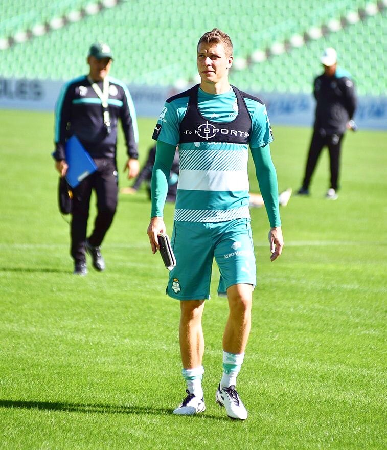 shpartnersok's tweet photo. Julito en el entrenamiento del @ClubSantos 💪@julitofurch #WeAreSH https://t.co/3pKgypiLFb