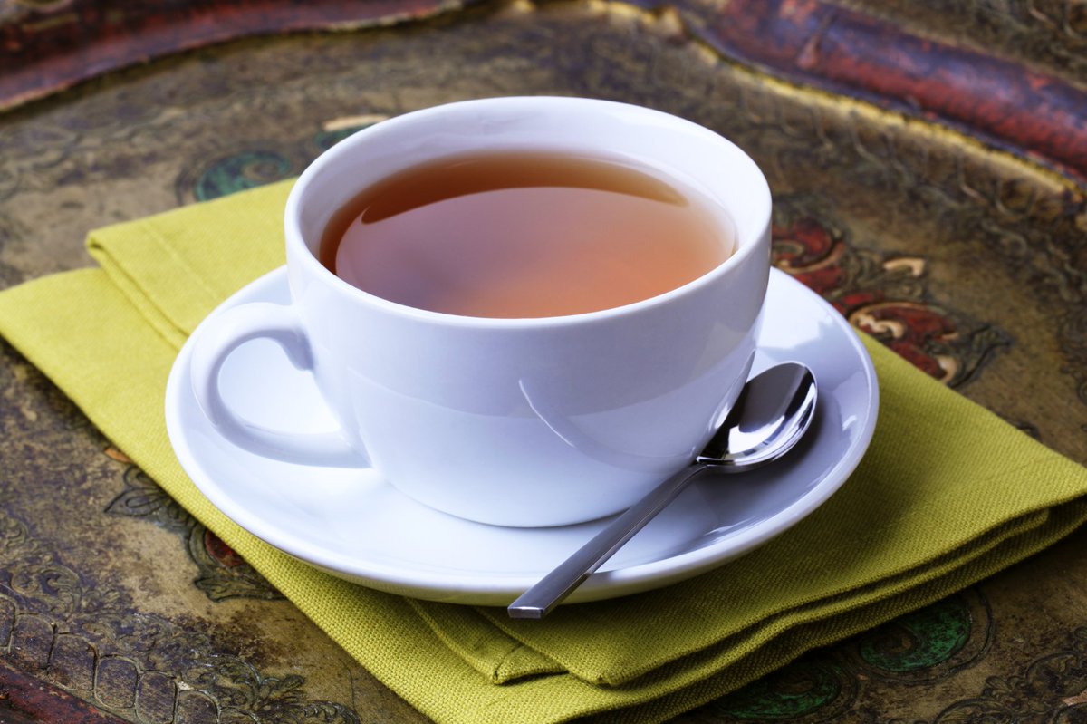 HarvardHealth's tweet photo. Daily tea drinkers may have healthier hearts, says new study. https://t.co/eLOI5ojDMi #HarvardHealth #HeartHealth https://t.co/nX2CLNnT0S