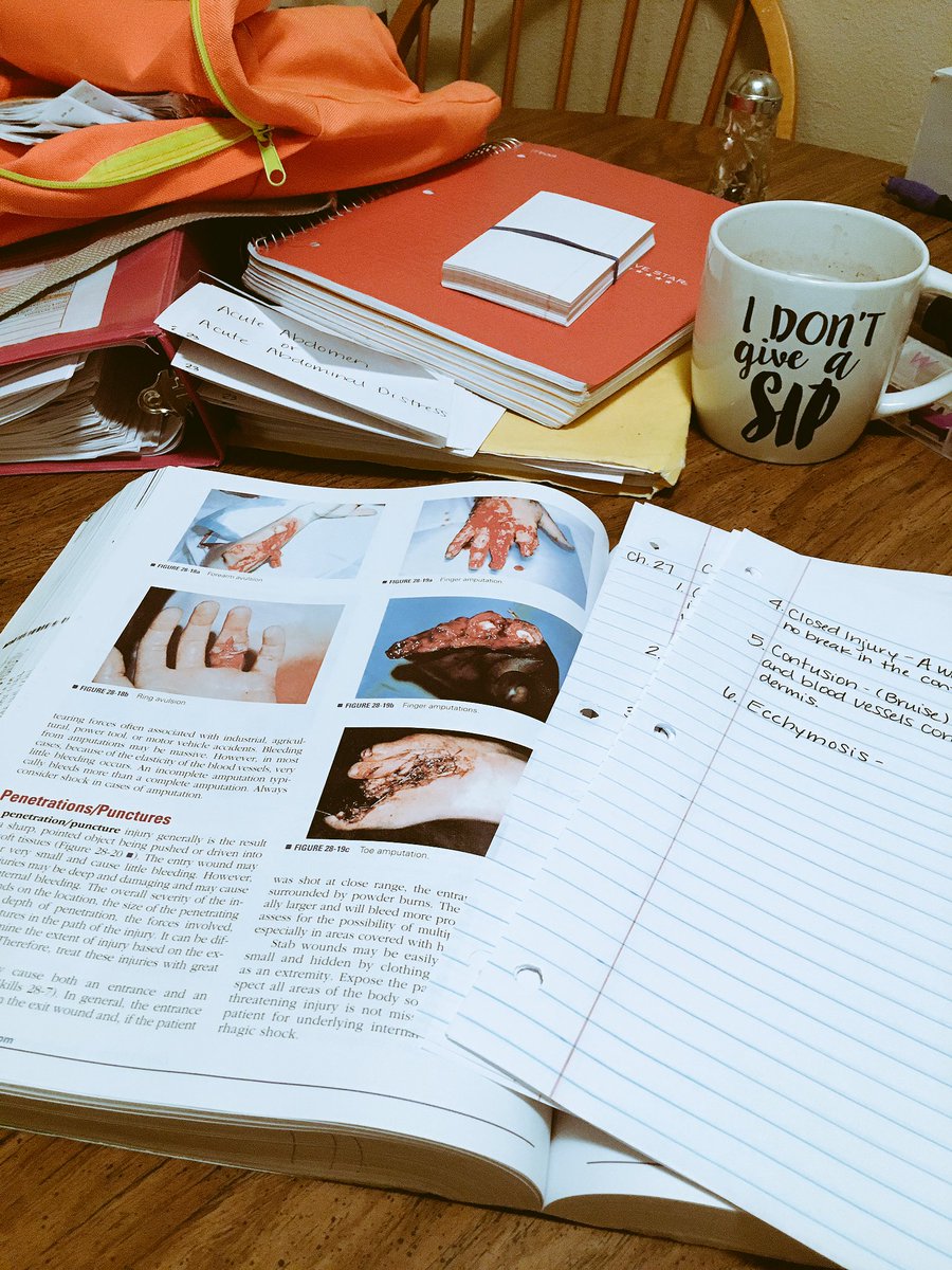 JordenTexas's tweet photo. Just another lovely evening of studies. #idontgiveasip #emt #emtcourse #futureparamedic #givemethegore https://t.co/wa2R0rldMU