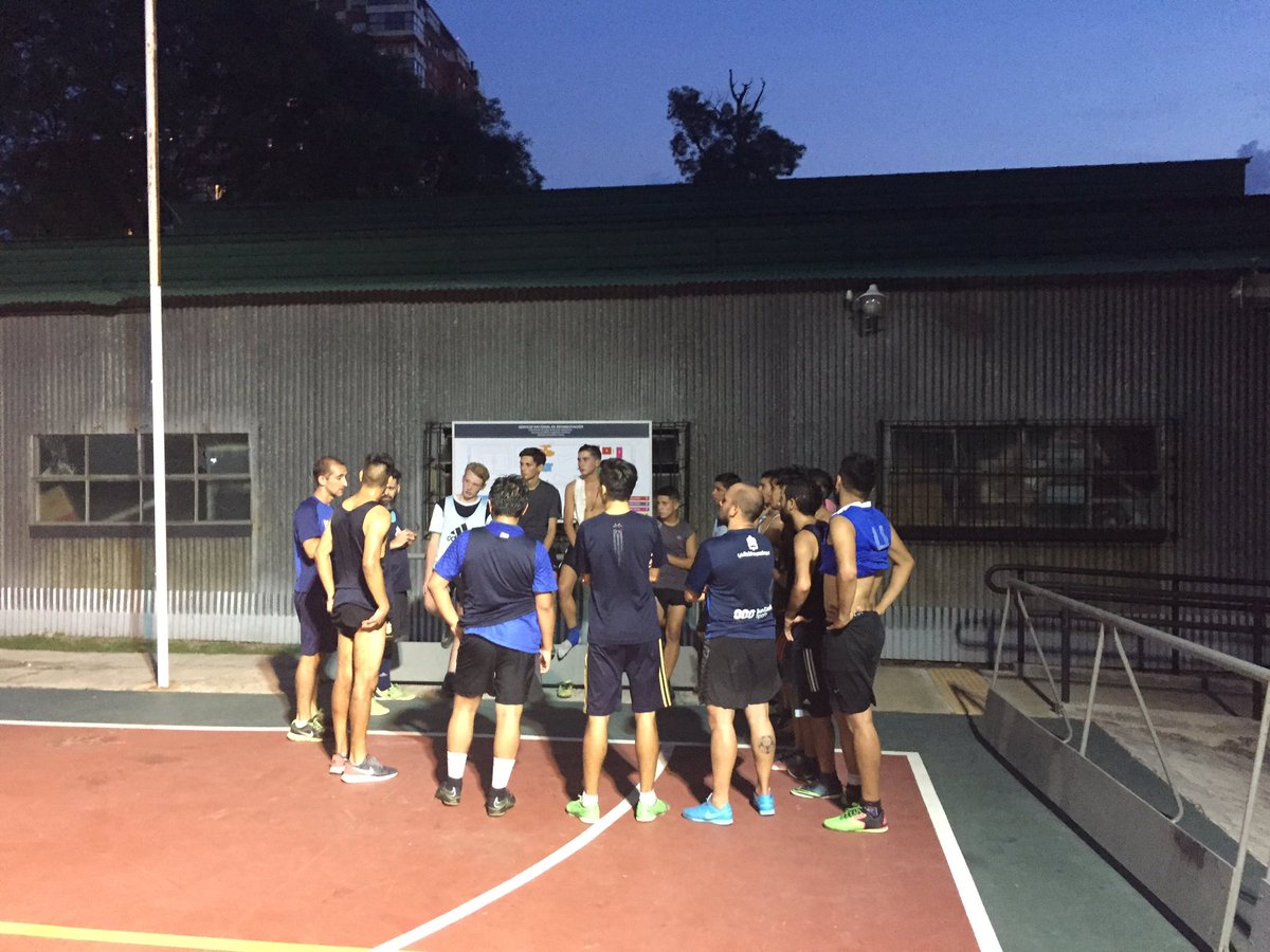 LosJabalies's tweet photo. Fin de la primera práctica del año con una gran convocatoria de jugadores que quieren ser parte de la Selección. Vamos Jabalíes #Futsal https://t.co/vRyhoY30ze