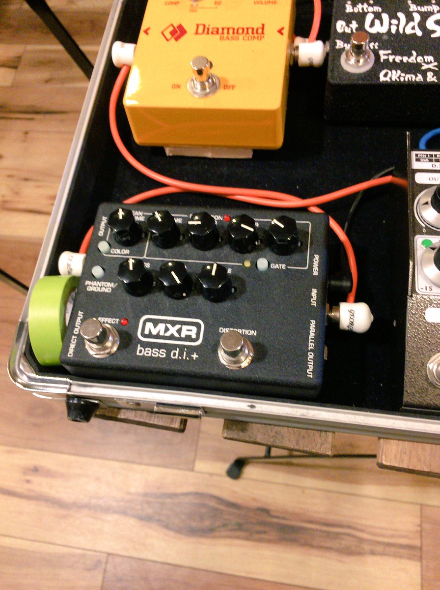 齋藤 慎也 ベース弾き 04 Mxr M 80 ブレンドの変化具合がなだらかで歪みとしてとても音作りがしやすいペダル 僕は薄く歪みを混ぜた状態で踏みっぱなしにしてます 今目指している アンサンブルに溶け込む音作り の基盤となってくれています ふぁぼ